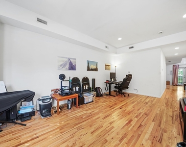 1728 N Campbell Avenue - Photo Thumbnail 1