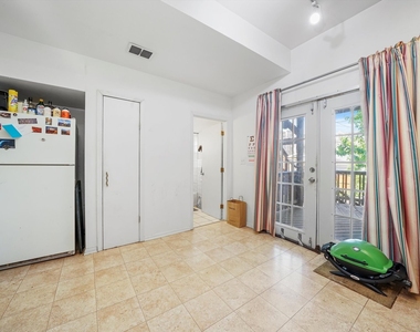 1728 N Campbell Avenue - Photo Thumbnail 8