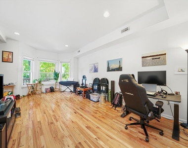 1728 N Campbell Avenue - Photo Thumbnail 2