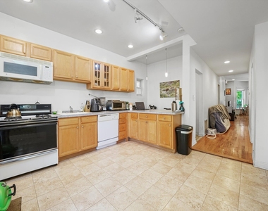 1728 N Campbell Avenue - Photo Thumbnail 6