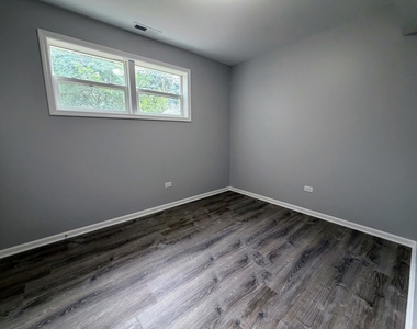 311 S Lodge Lane - Photo Thumbnail 5
