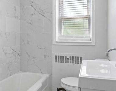 2719 W Berwyn Avenue - Photo Thumbnail 9
