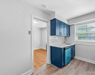 2719 W Berwyn Avenue - Photo Thumbnail 8