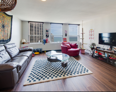 2626 N Lakeview Avenue - Photo Thumbnail 4