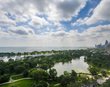 2626 N Lakeview Avenue - Photo Thumbnail 12