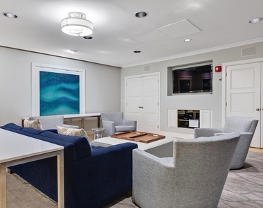 2626 N Lakeview Avenue - Photo Thumbnail 16