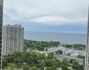 2626 N Lakeview Avenue - Photo Thumbnail 13