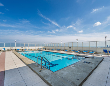 2626 N Lakeview Avenue - Photo Thumbnail 9