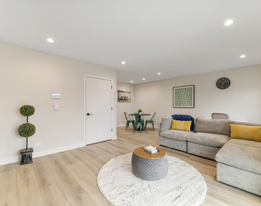 7109 N Western Avenue - Photo Thumbnail 1
