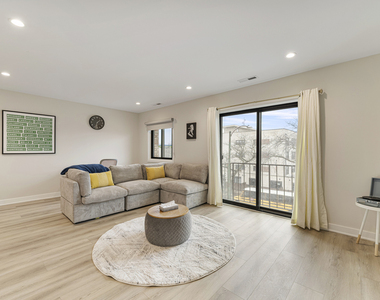 7109 N Western Avenue - Photo Thumbnail 2