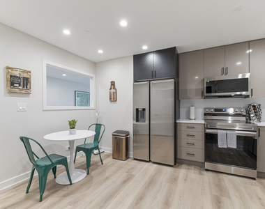 7109 N Western Avenue - Photo Thumbnail 9