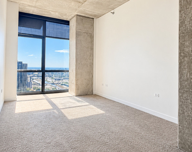 235 W Van Buren Street - Photo Thumbnail 12