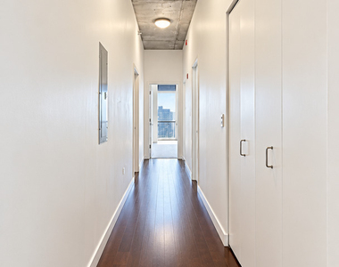 235 W Van Buren Street - Photo Thumbnail 3