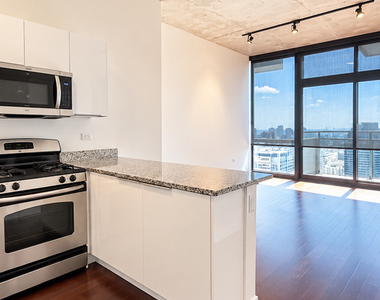 235 W Van Buren Street - Photo Thumbnail 9