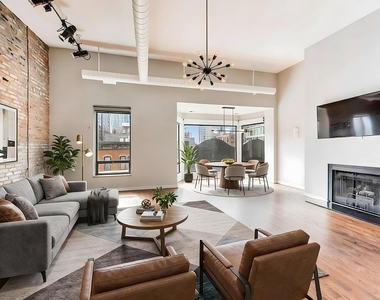 503 N Wells Street - Photo Thumbnail 1