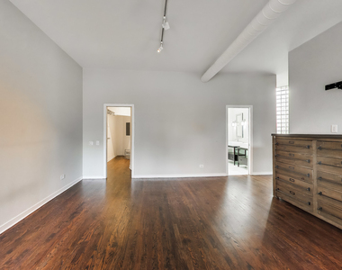 503 N Wells Street - Photo Thumbnail 11