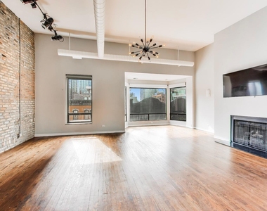 503 N Wells Street - Photo Thumbnail 2