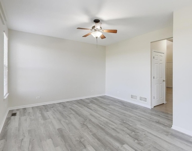 23927 Mcmullin Circle - Photo Thumbnail 4
