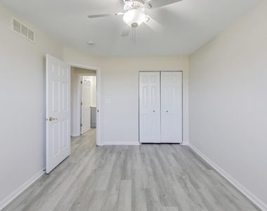 23927 Mcmullin Circle - Photo Thumbnail 10