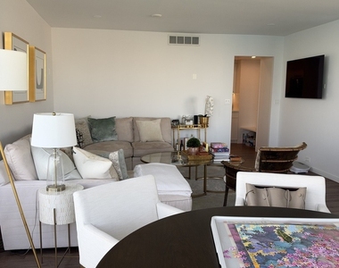 990 N Lake Shore Drive - Photo Thumbnail 9