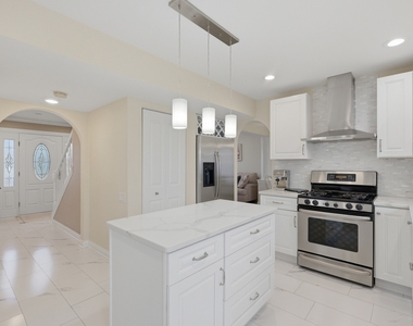 1107 Popes Creek Circle - Photo Thumbnail 7