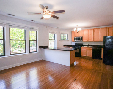901 W Sheridan Road - Photo Thumbnail 5