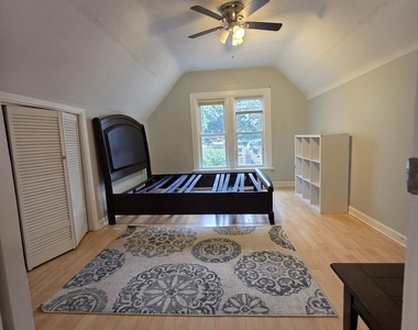 3419 W Beach Avenue - Photo Thumbnail 1