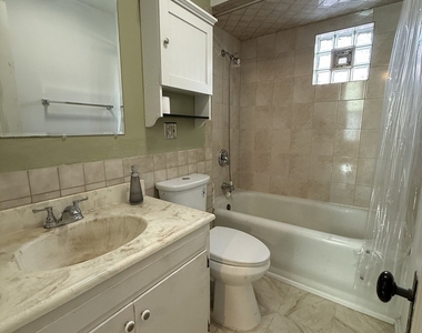 2233 N Sawyer Avenue - Photo Thumbnail 23