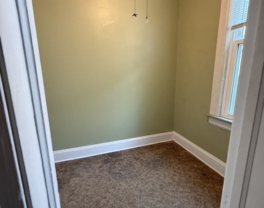 2233 N Sawyer Avenue - Photo Thumbnail 5