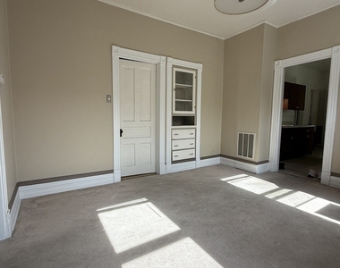 2233 N Sawyer Avenue - Photo Thumbnail 13