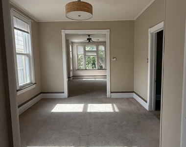 2233 N Sawyer Avenue - Photo Thumbnail 1