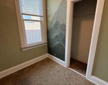 2233 N Sawyer Avenue - Photo Thumbnail 3