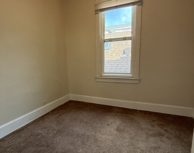 2233 N Sawyer Avenue - Photo Thumbnail 15