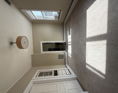 2233 N Sawyer Avenue - Photo Thumbnail 12