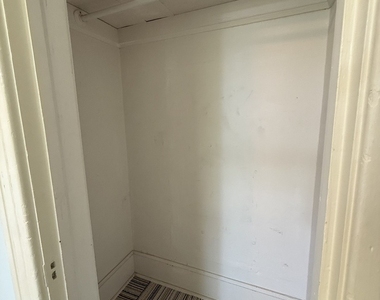 2233 N Sawyer Avenue - Photo Thumbnail 8