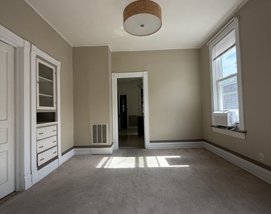 2233 N Sawyer Avenue - Photo Thumbnail 14
