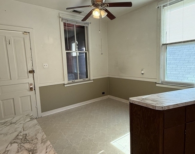 2233 N Sawyer Avenue - Photo Thumbnail 20