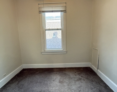 2233 N Sawyer Avenue - Photo Thumbnail 16