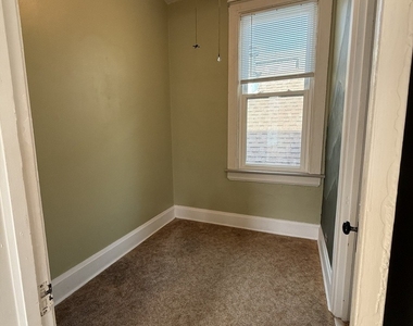 2233 N Sawyer Avenue - Photo Thumbnail 2