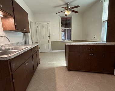 2233 N Sawyer Avenue - Photo Thumbnail 17
