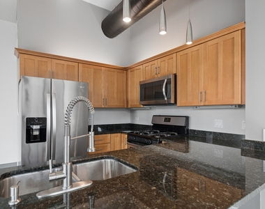 812 W Van Buren Street - Photo Thumbnail 8