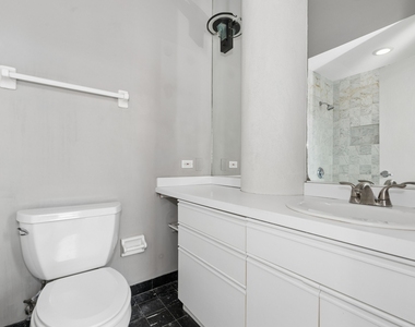 812 W Van Buren Street - Photo Thumbnail 12