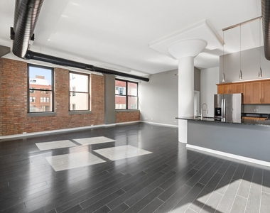812 W Van Buren Street - Photo Thumbnail 3