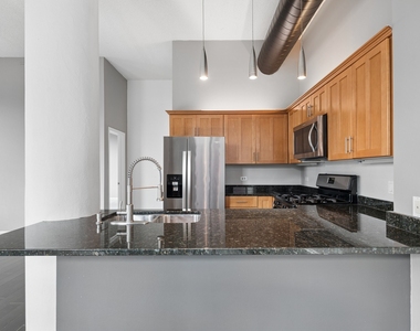 812 W Van Buren Street - Photo Thumbnail 9