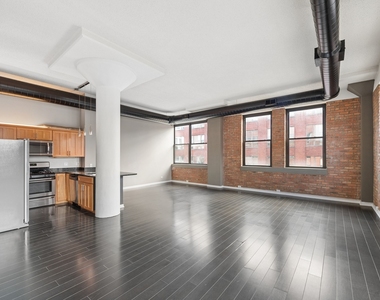 812 W Van Buren Street - Photo Thumbnail 2