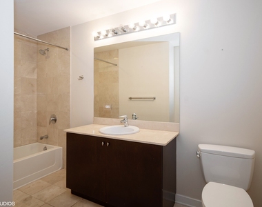 303 W Ohio Street - Photo Thumbnail 14