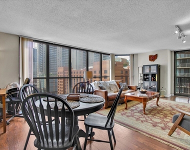 10 E Ontario Street - Photo Thumbnail 4