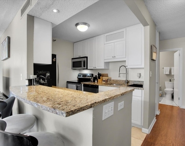 10 E Ontario Street - Photo Thumbnail 5