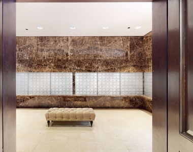10 E Ontario Street - Photo Thumbnail 3