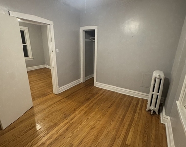 5752 S Whipple Street - Photo Thumbnail 3